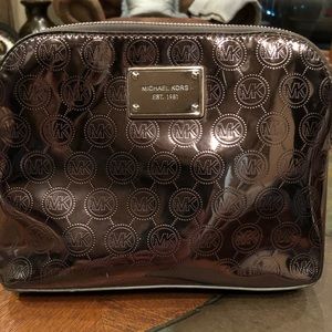 Crossbody Micheal Kors. Used lightly.